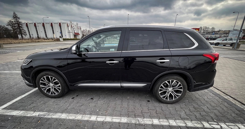 Mitsubishi Outlander cena 104550 przebieg: 54000, rok produkcji 2017 z Poznań małe 301